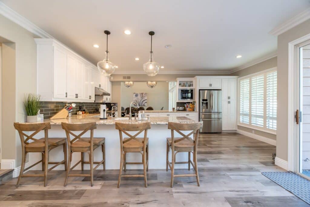 Beautiful kitchen/diner in a clean, modern, mouse-free home 